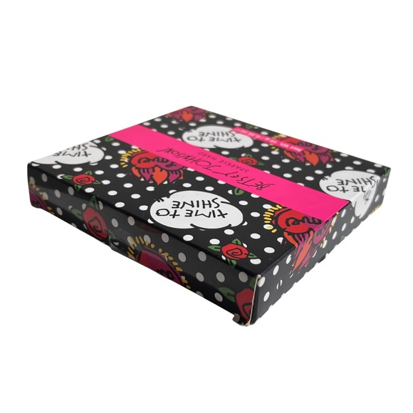 Betsey Johnson Time to Shine Highlighter Powder with Brush NIB - Picture 4 of 8